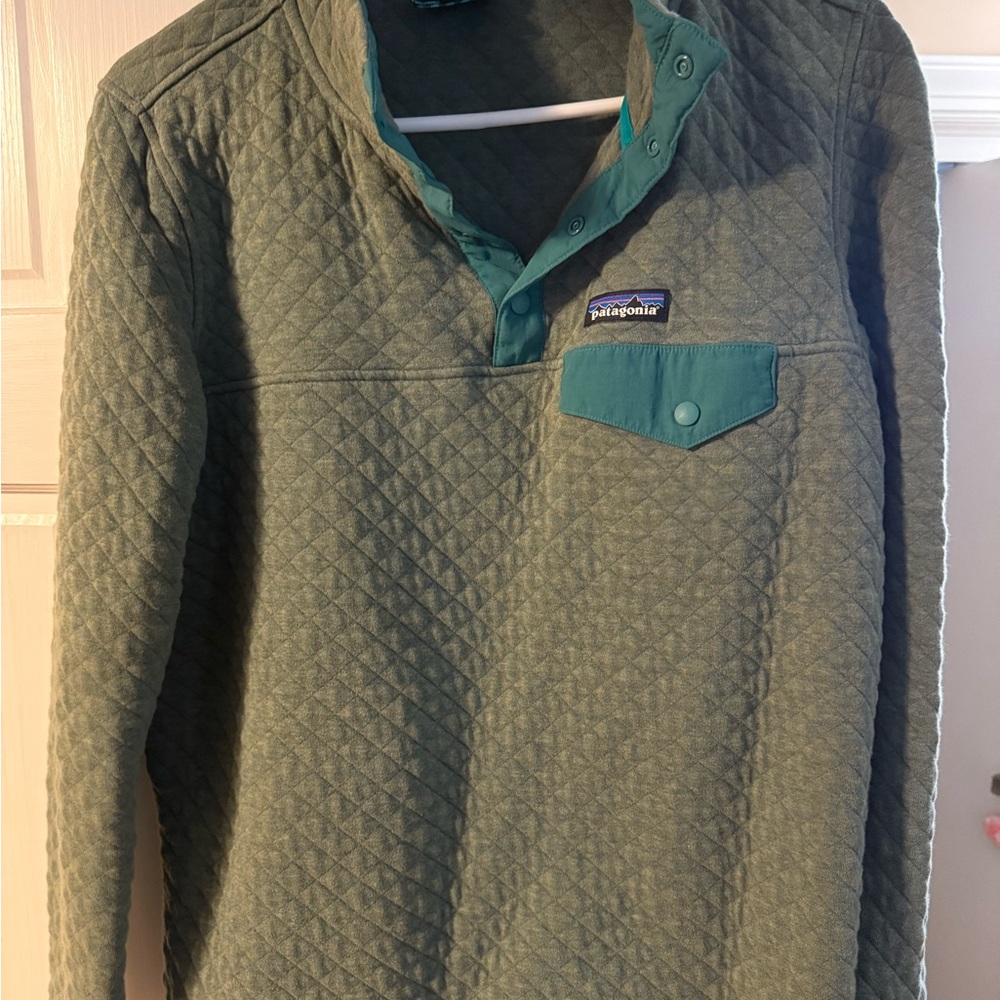 Patagonia green and Olive Quilted Pullover women’s medium
